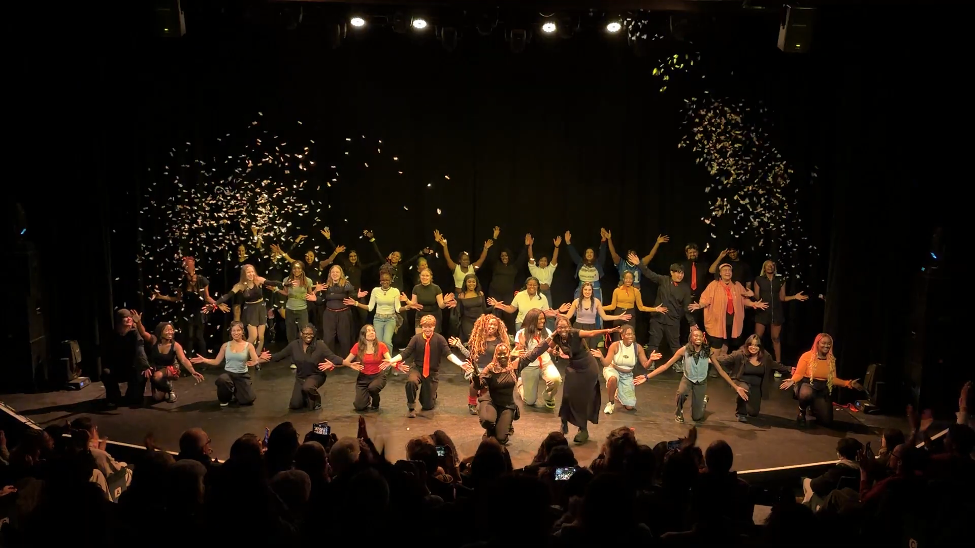 Glee showcase finale lighting state